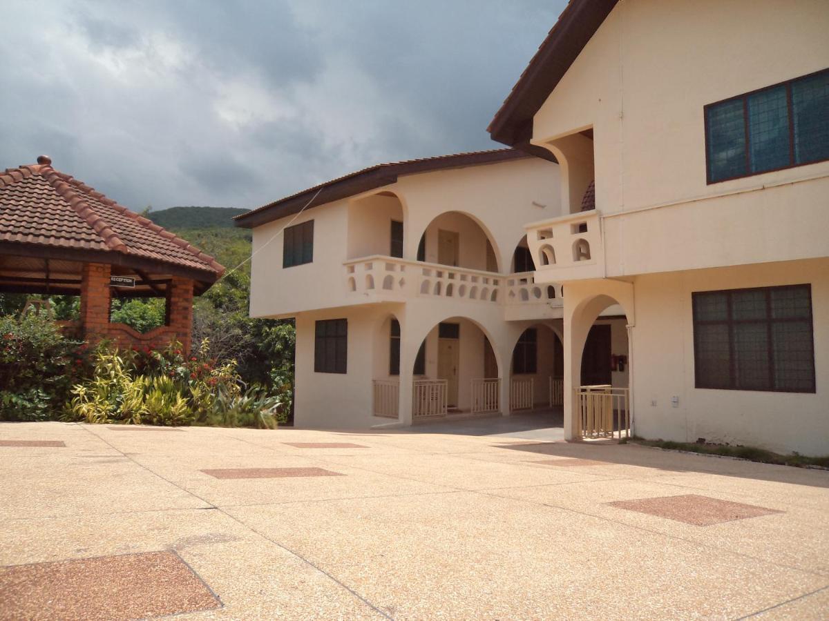 RIVERSIDE VALLEY HOTEL - Housity