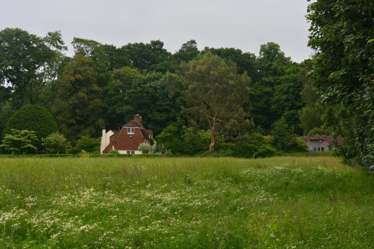FLAGPOLE COTTAGE luxury smart family home, including private annex - Housity