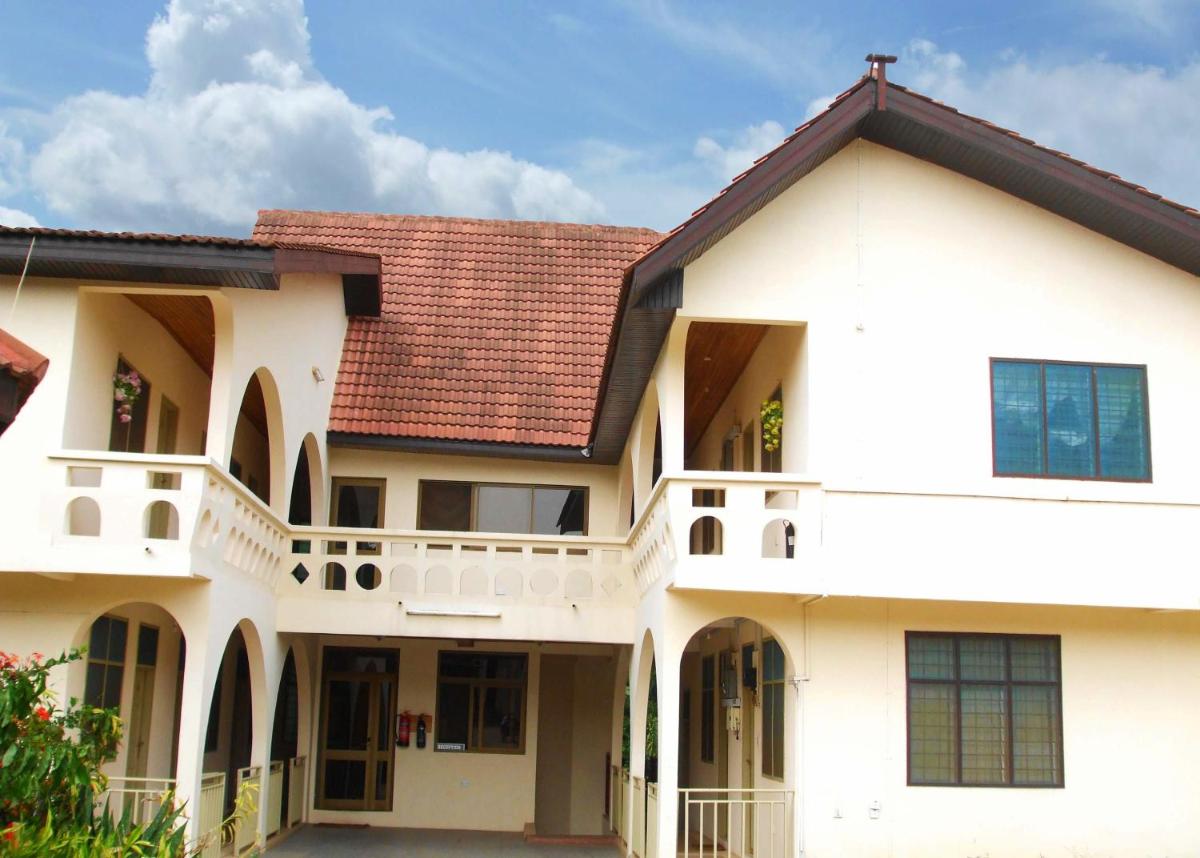 RIVERSIDE VALLEY HOTEL - Housity