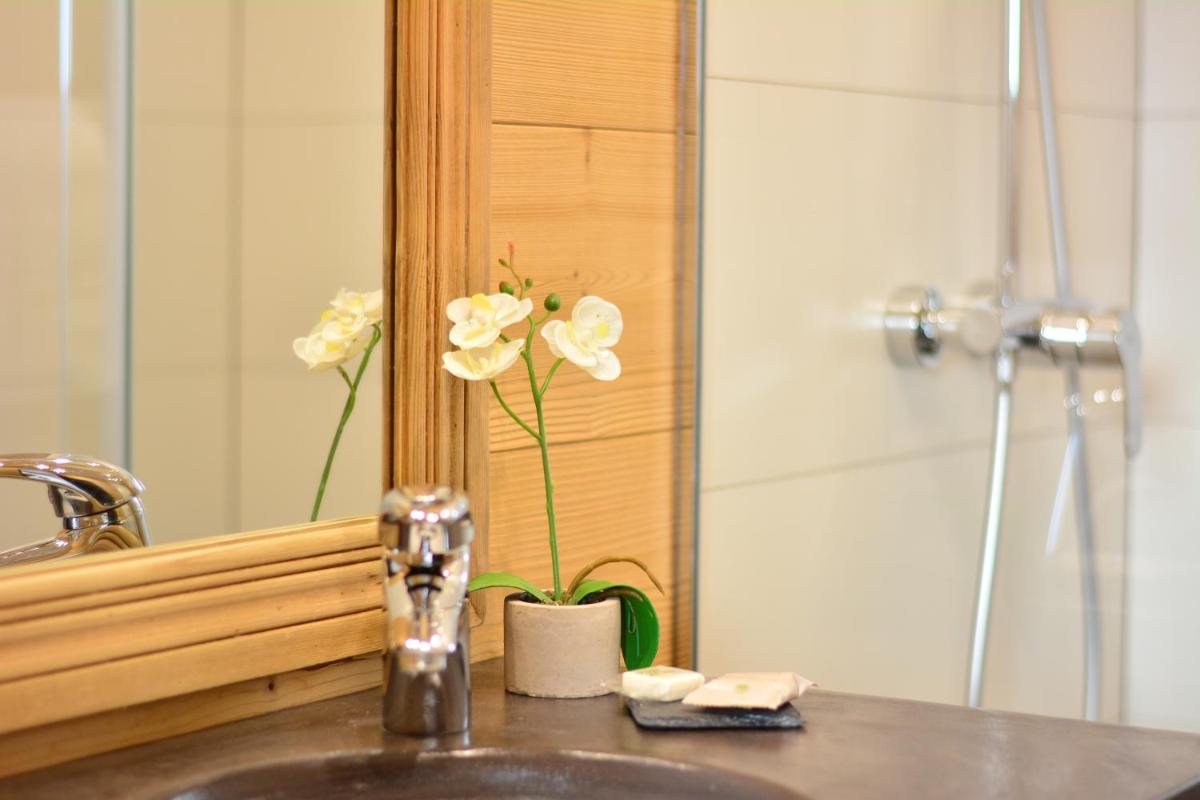 Salle de bains dans l'établissement Café-Hôtel Le Morillon, Domaine du Grand Massif-Samoëns