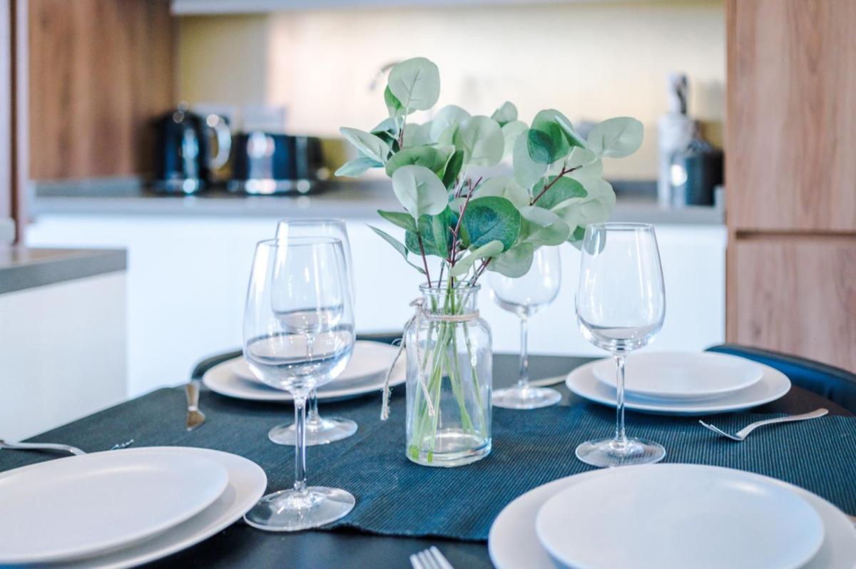 Rest&Recharge at Ridgefield House (5 Bedrooms, 8 Beds, 2 Bathrooms, Free parking) - Housity