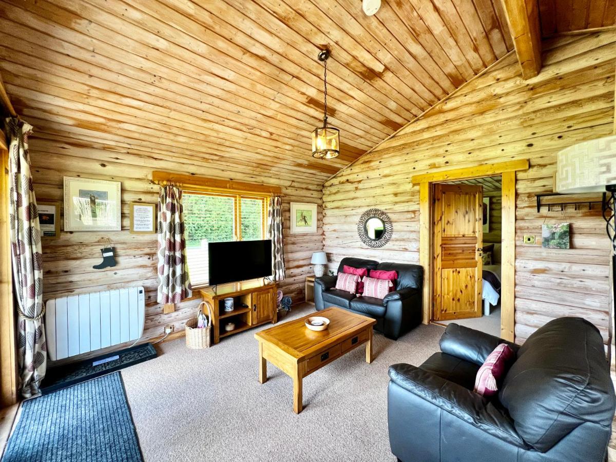 Lindley Log Cabin - Housity