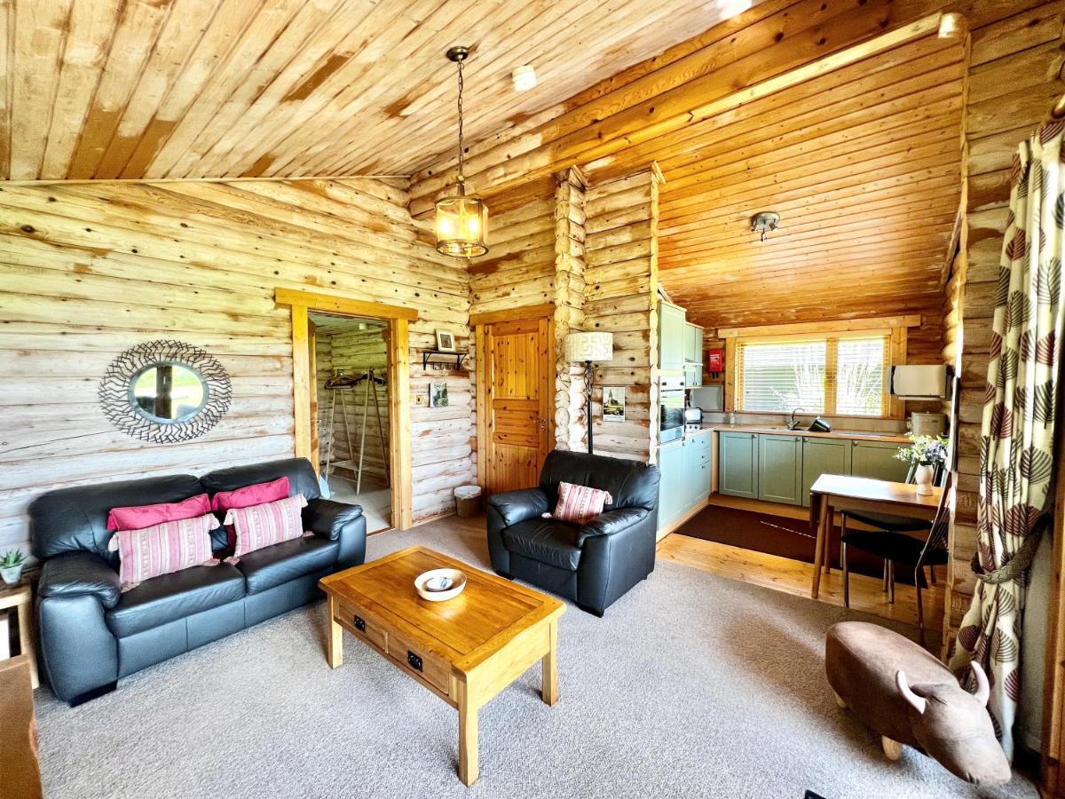 Lindley Log Cabin - Housity