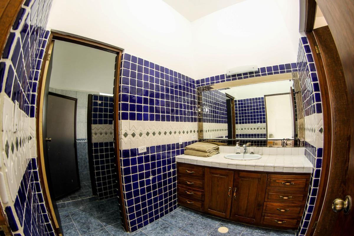 Recámara en zona residencial al sur de monterrey - Housity