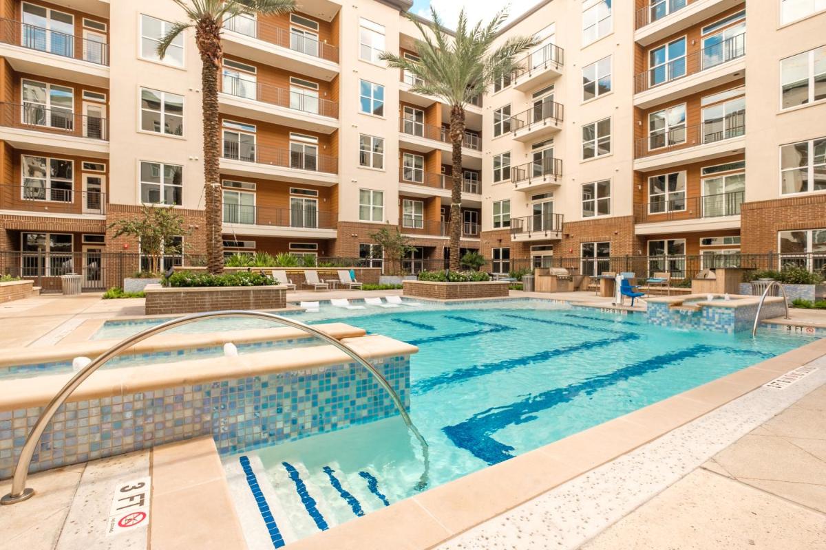 RENU at Downtown Houston - Housity