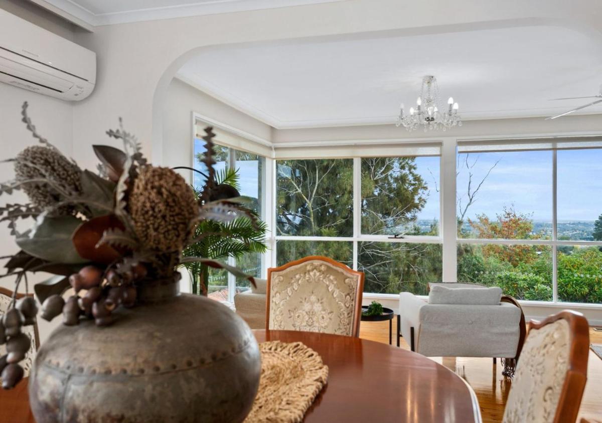 BerwickHills Stylish 3 BdrmHome *Free Wifi*NetFlix - Housity