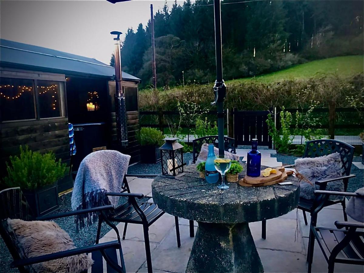 Trelaske Mill Cider Barn-with Hot Tub, Fire Pit BBQ - Housity