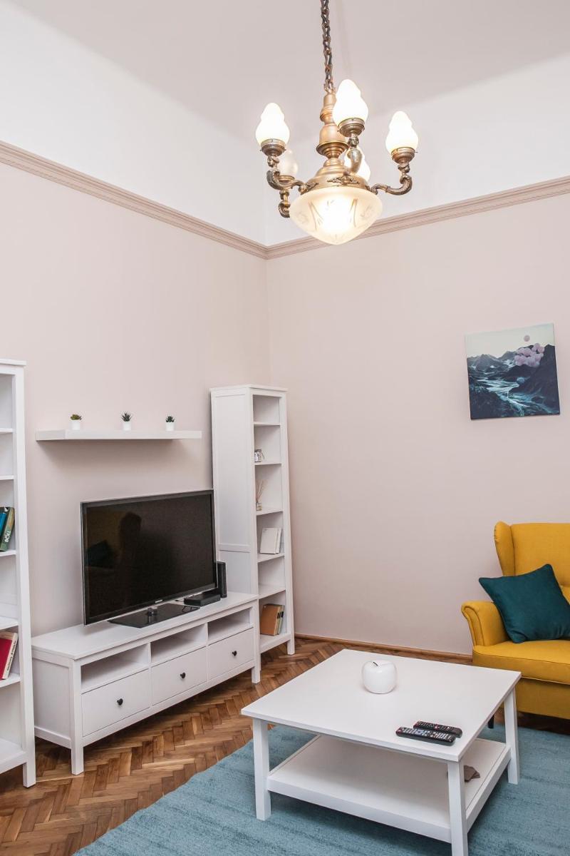 Fullmoon Apartments 1 - Housity