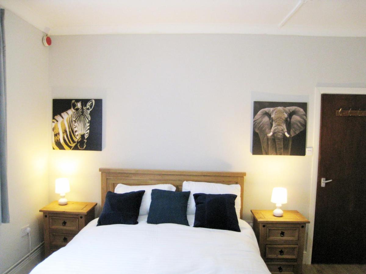 Swinb Apartment, with King Size Bed, Free WiFi and Free parking - Housity