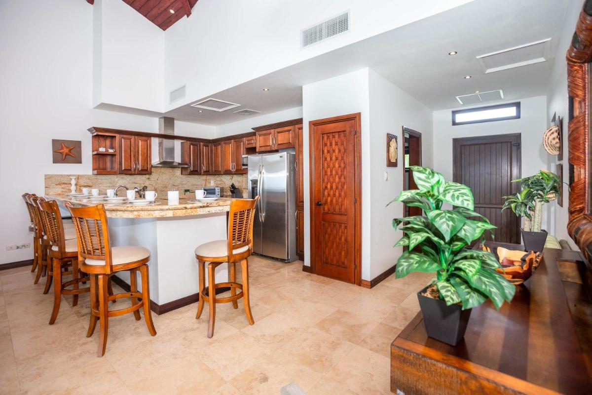 Suitetrails - Pristine Bay Villa 1304 with large pool - 3 bedroom condo