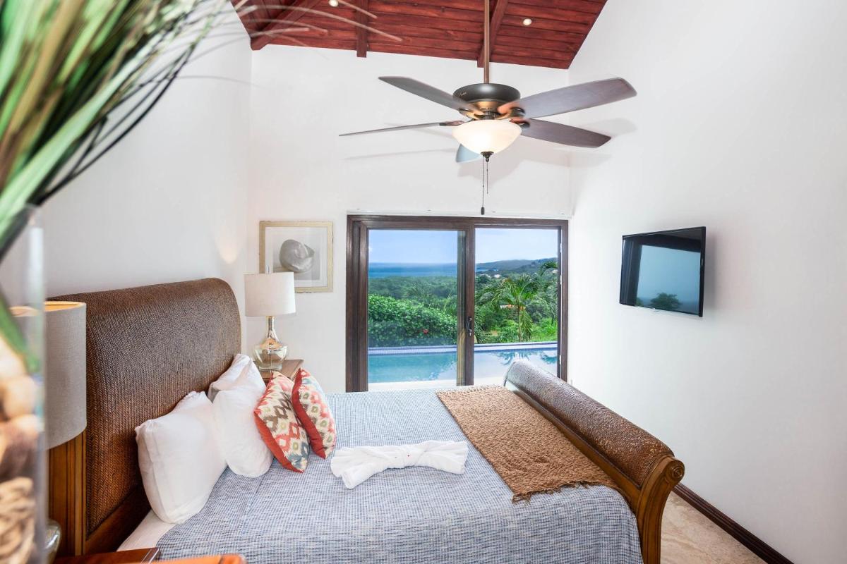 Pristine Bay Villa 1304 with large pool - 3 bedroom condo - Housity