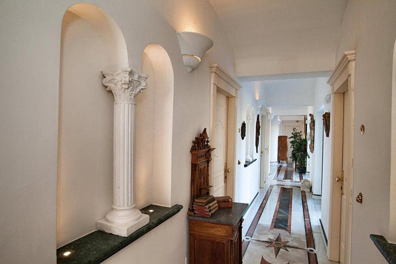 Hotel Bussola - Housity
