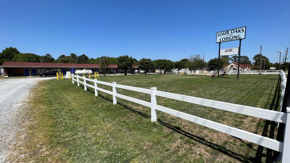 Four Oaks Lodging - Housity