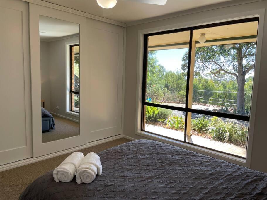 Suitetrails - Entire Home - 3 bedrooms, stunning views & indoor fireplace