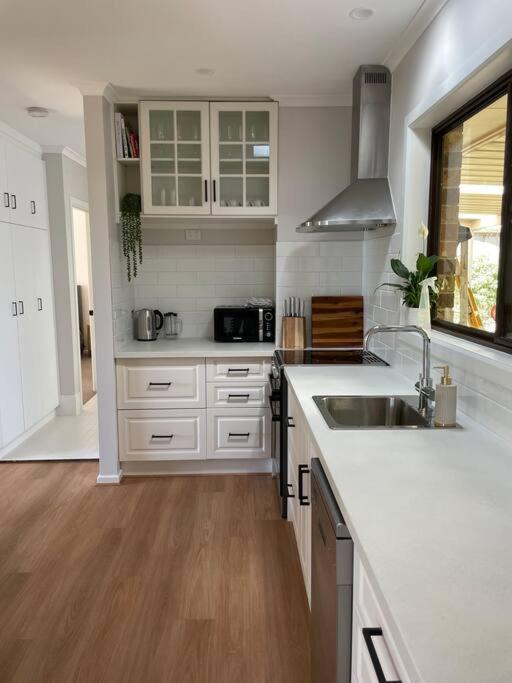 Suitetrails - Entire Home - 3 bedrooms, stunning views & indoor fireplace