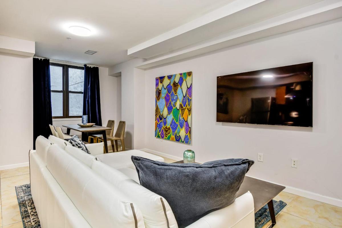 Spacious 1BD Apt in the heart of City - Housity