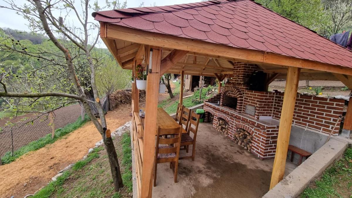 La Peșteră - Housity