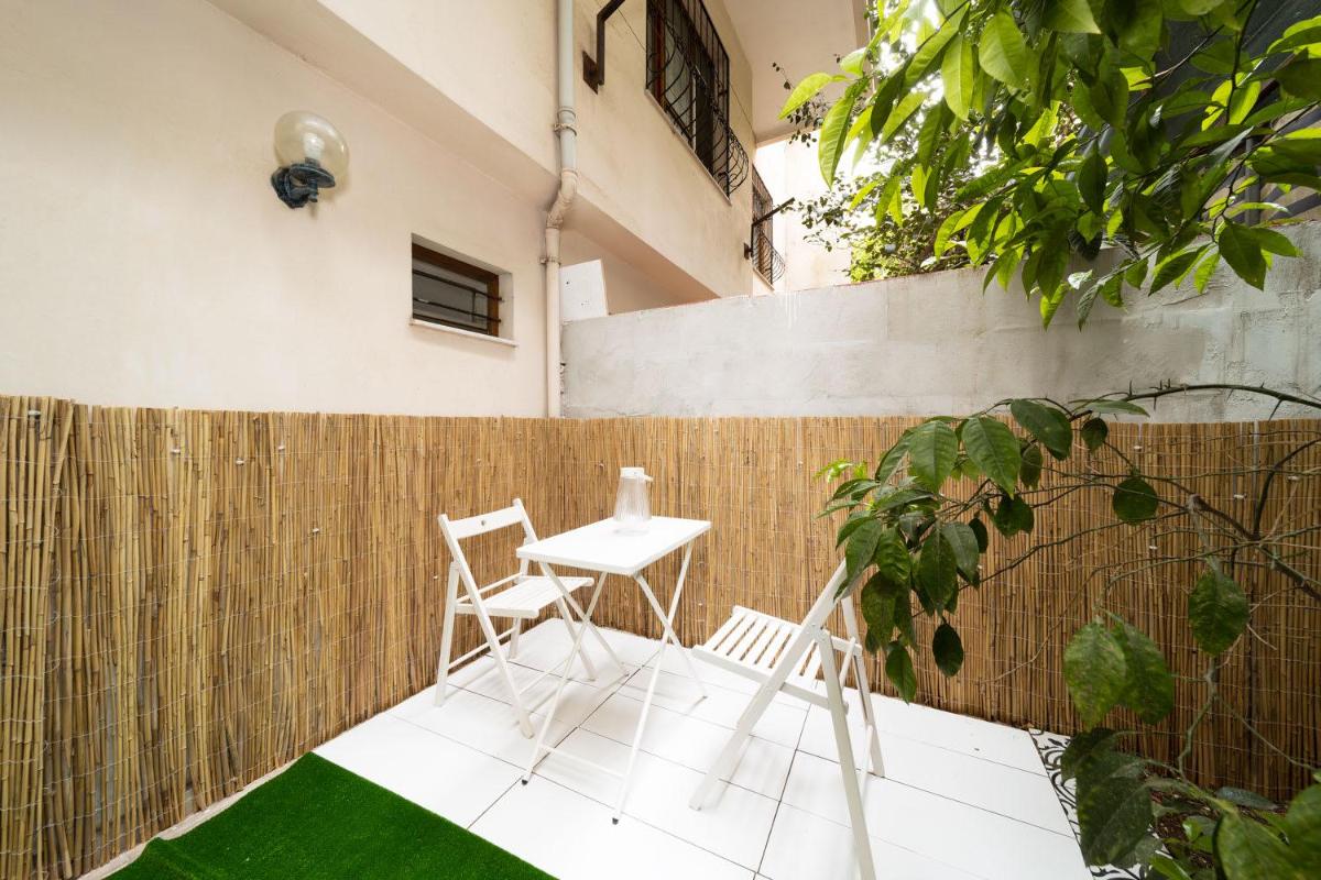 House with Backyard 5 Min Walk to Kaleici in Muratpasa, Antalya - Housity