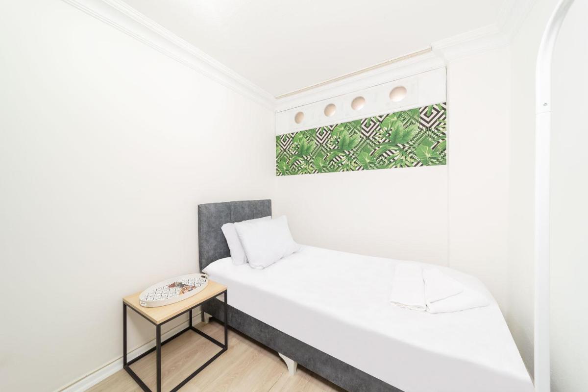 House with Backyard 5 Min Walk to Kaleici in Muratpasa, Antalya - Housity