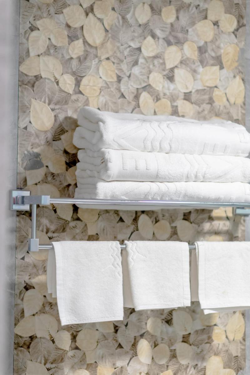 Arena Beach Hotel - Housity