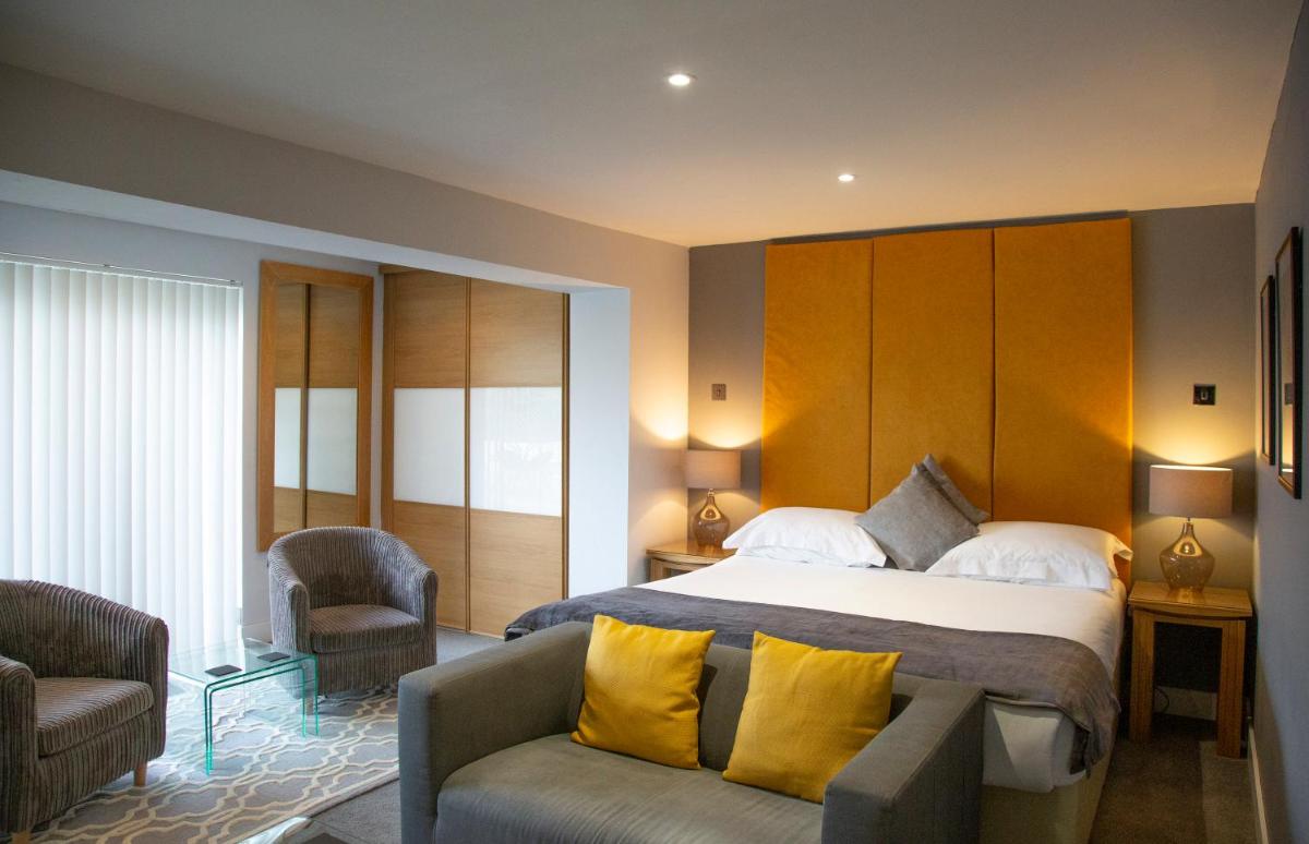 Meadfoot Bay - Housity