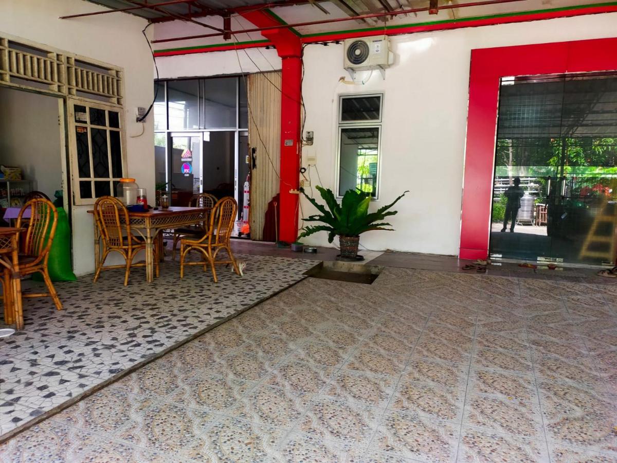 Ombai Guest House 27 Syariah Mitra RedDoorz - Housity