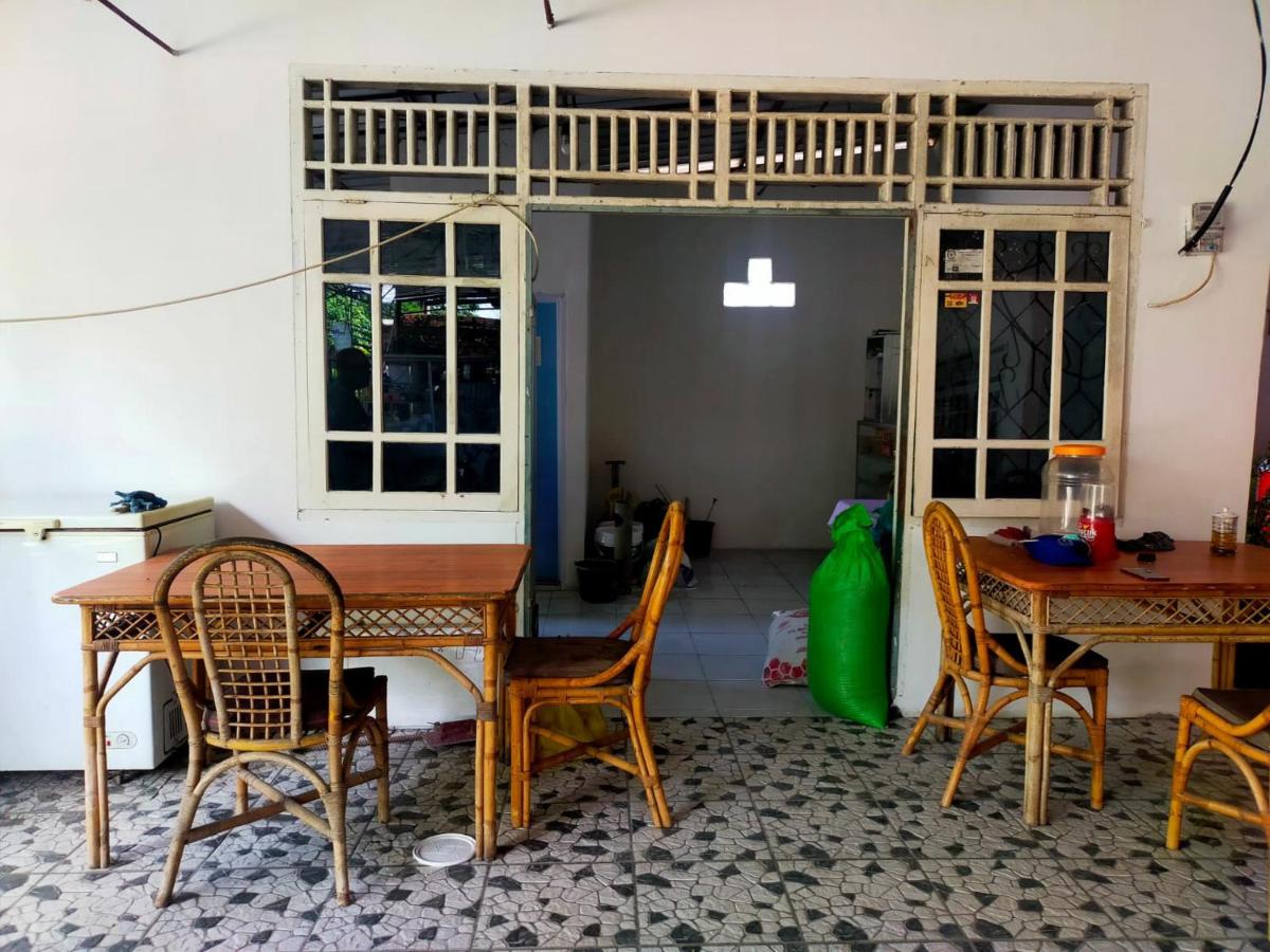 Ombai Guest House 27 Syariah Mitra RedDoorz - Housity