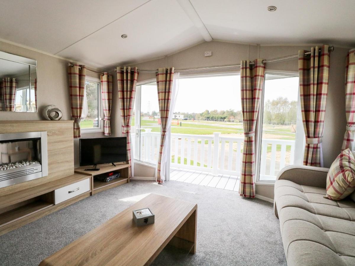 6, Foxburrow Hang - Housity