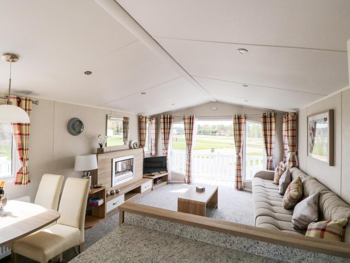 6, Foxburrow Hang - Housity