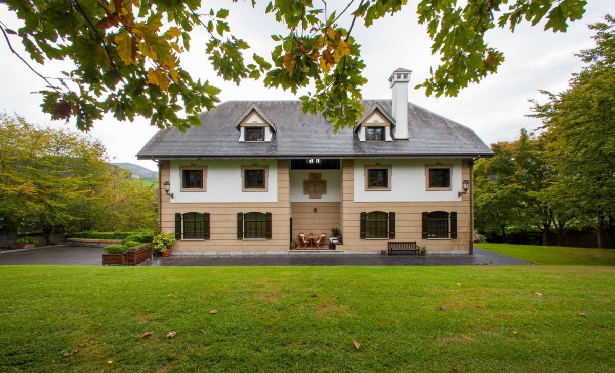 Family Home in Oiartzun with Mountain View - Housity