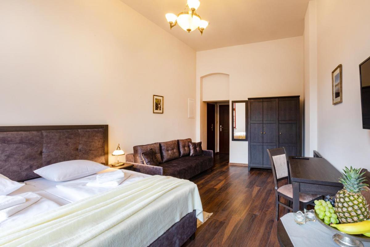 ZEPPELIN APARTMENTS Simple Acomodation - Housity