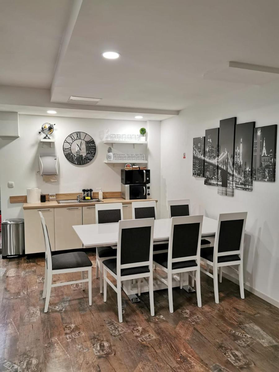 Hostel Book'n'Hook - Housity