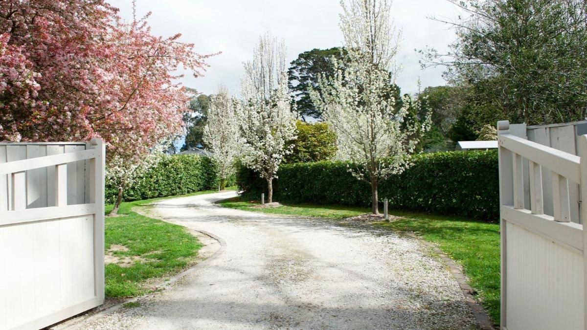 Robin Hill Manor - Housity