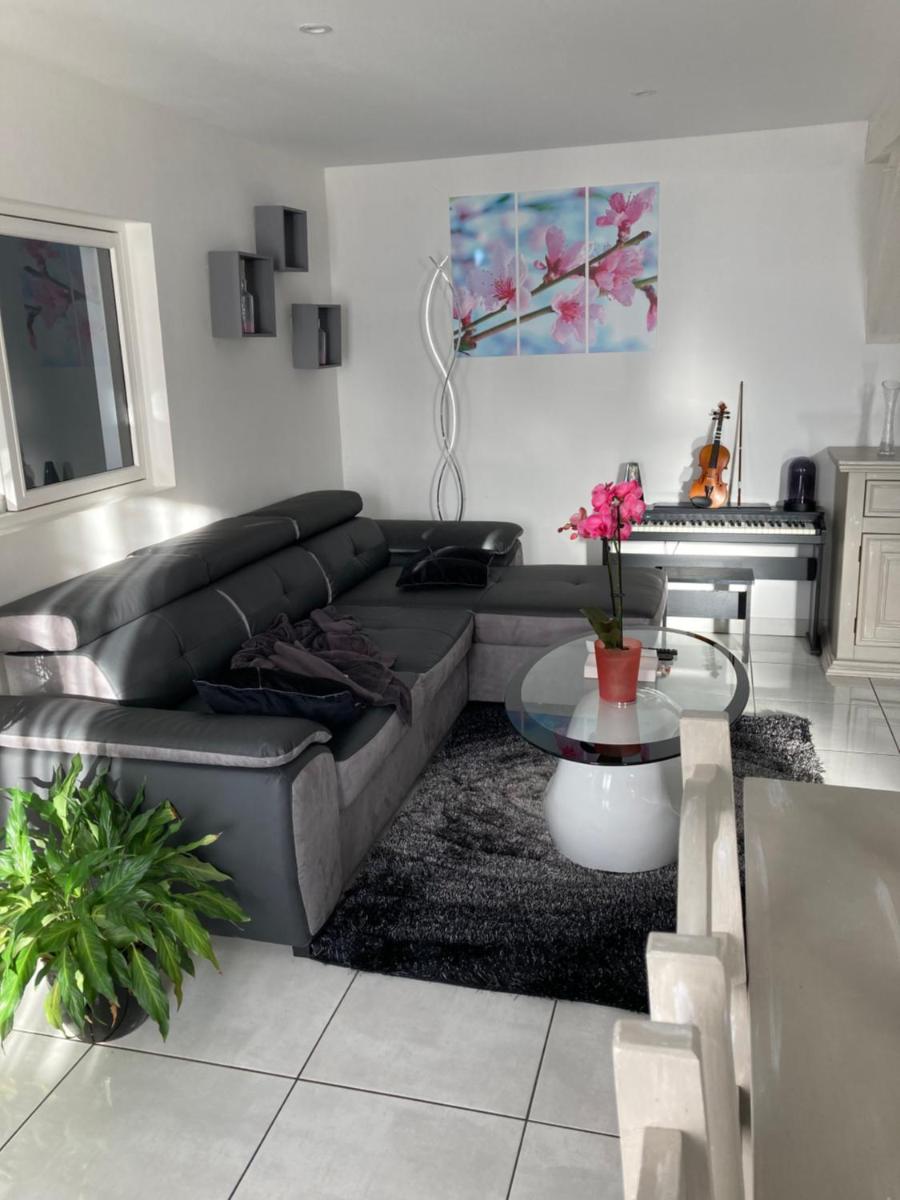 Angelina - Housity