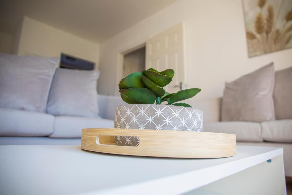Superb Apartment in Stratford upon Avon with Free Parking & Wi-Fi - Housity