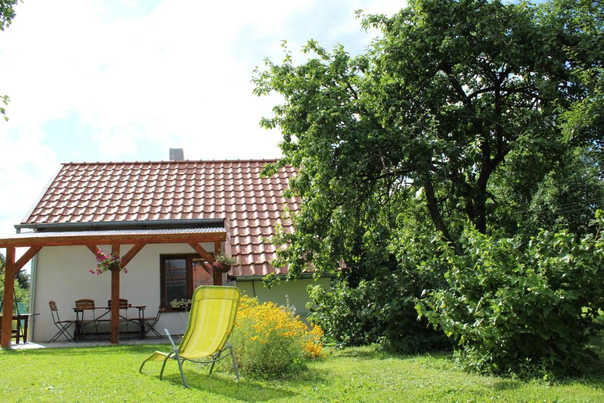 Domek w sadzie - Housity