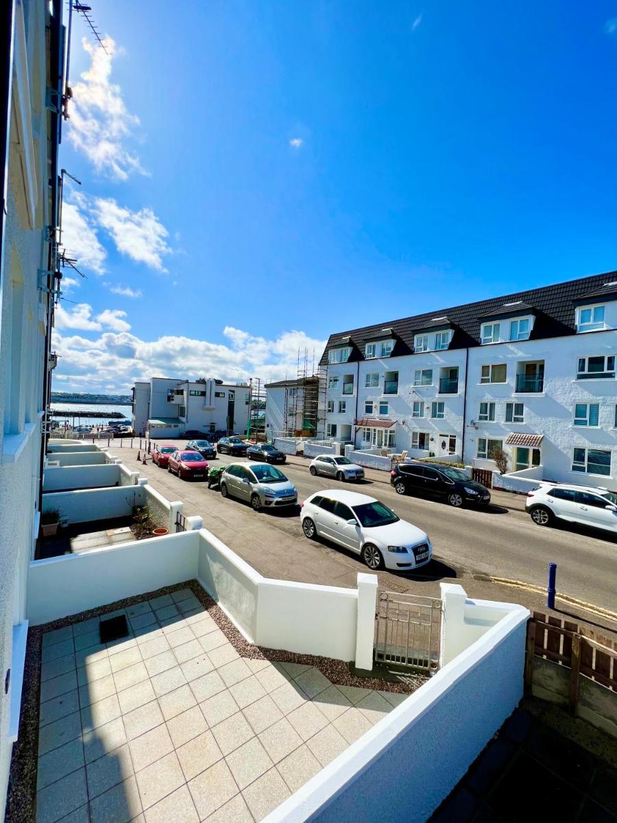 Number 14 Self Catering, Portrush, Northern Ireland - Housity