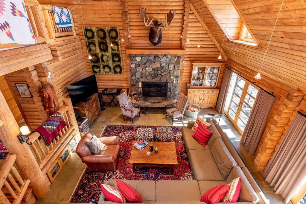 Cozy and Luxurious Alpine Log Home Chalet - Housity