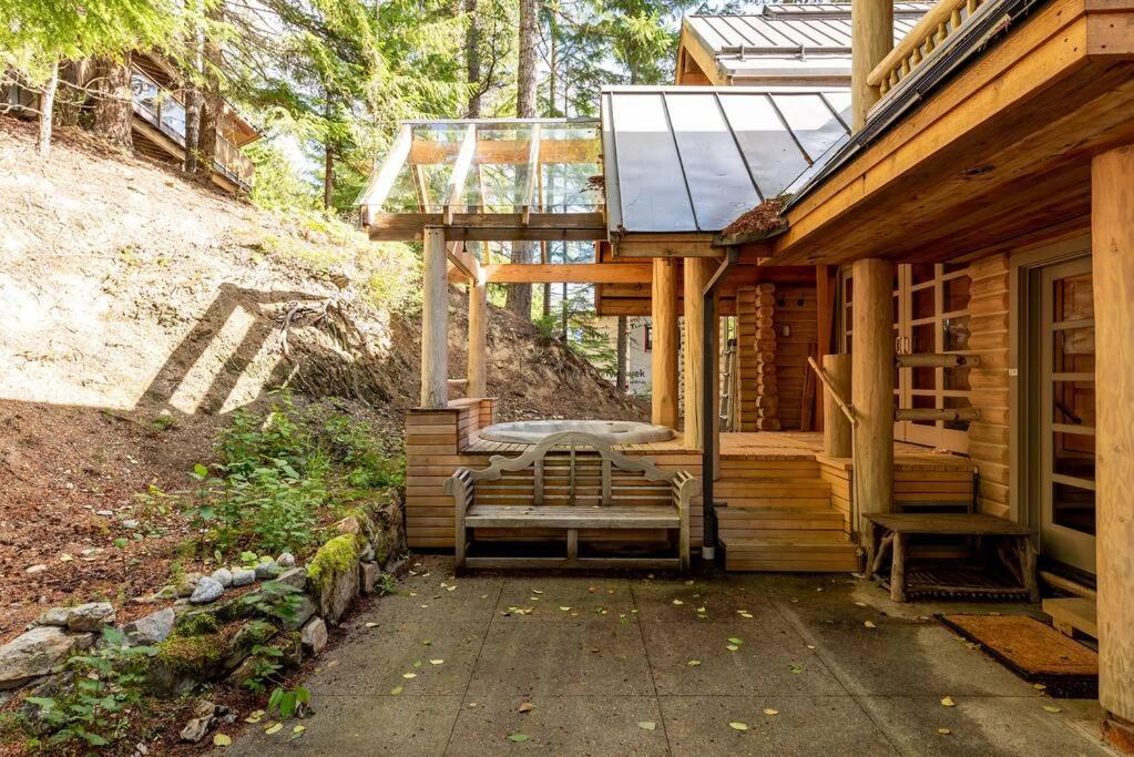 Cozy and Luxurious Alpine Log Home Chalet - Housity