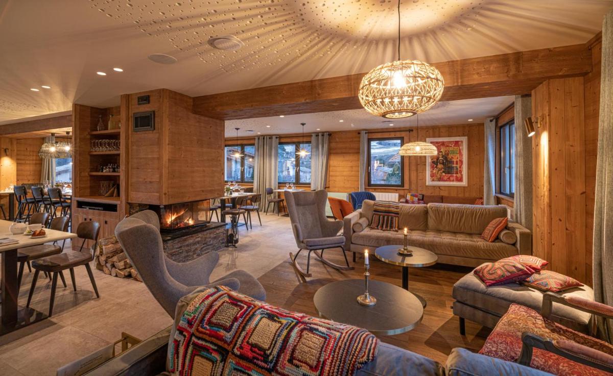 Coin salon dans l'établissement L'Outa Hotel Restaurant