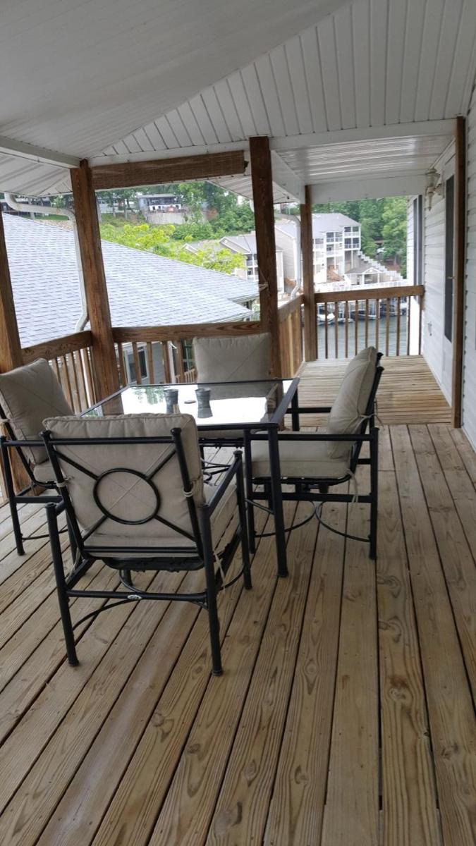 Lake Vacation Home 4 bedrooms 3 baths boat dock slip on the Lake - Housity
