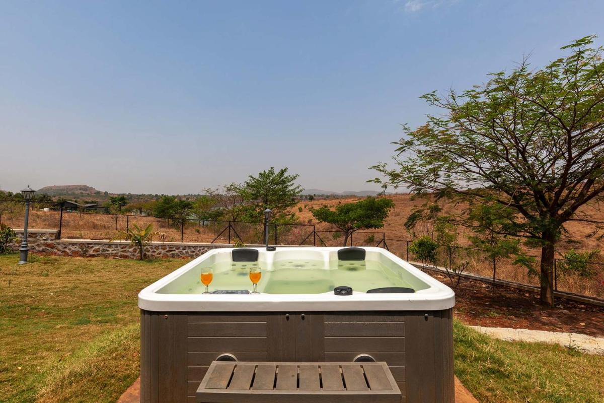 Stone House Bezze by StayVista with Lake view, Jacuzzi & Lawn - your perfect getaway - Housity