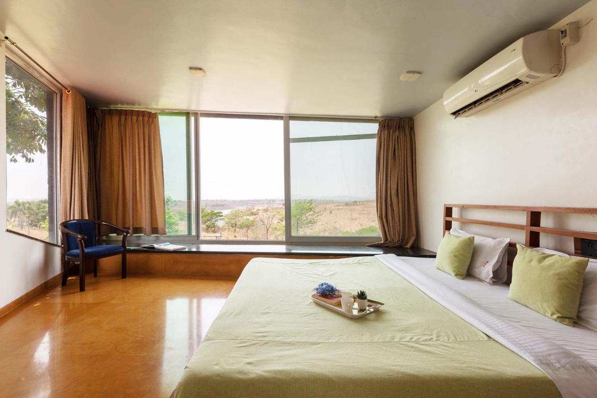 Stone House Bezze by StayVista with Lake view, Jacuzzi & Lawn - your perfect getaway - Housity