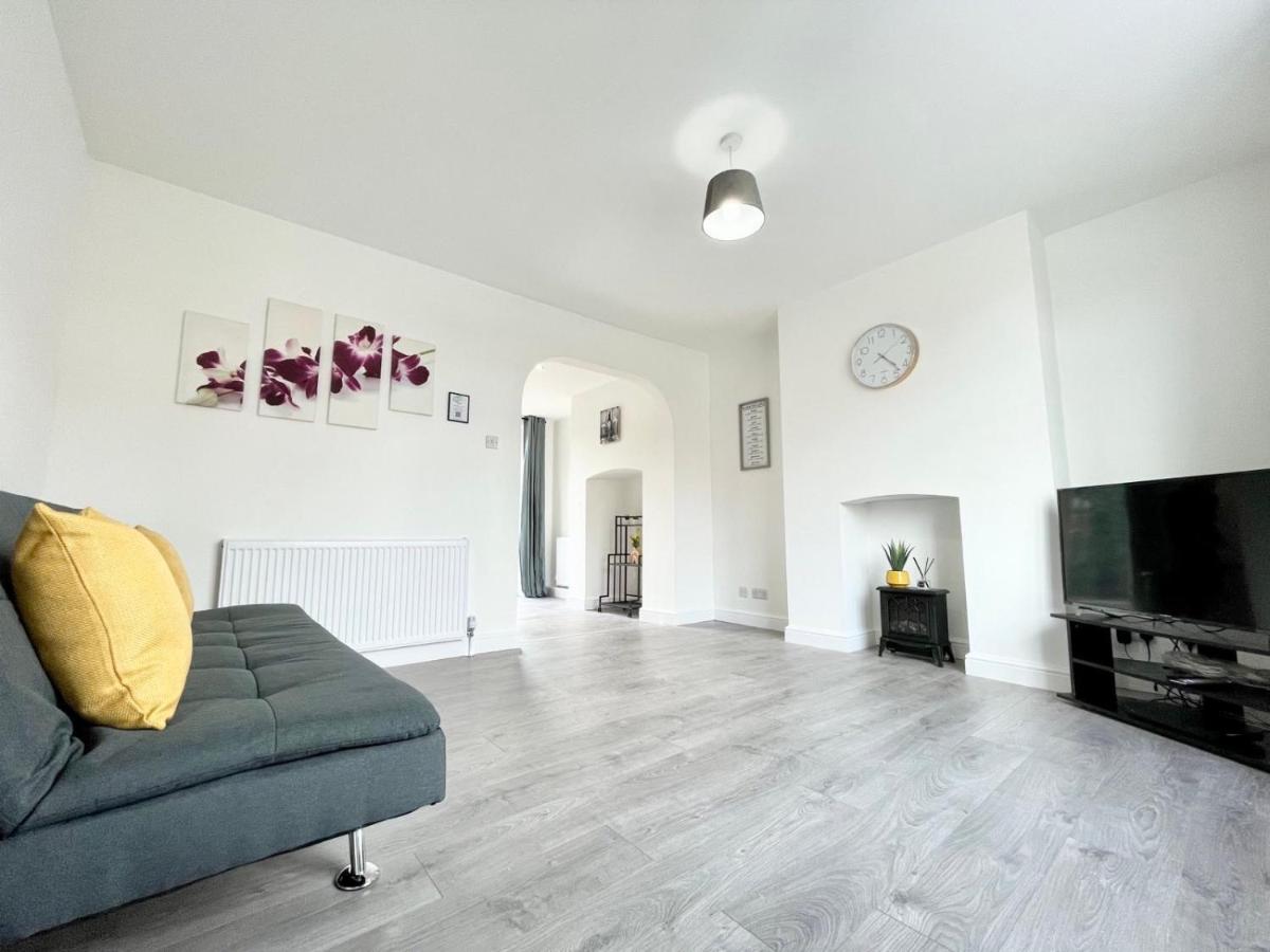 Worksop Newly Refurbished 2-Bedroom House - Housity