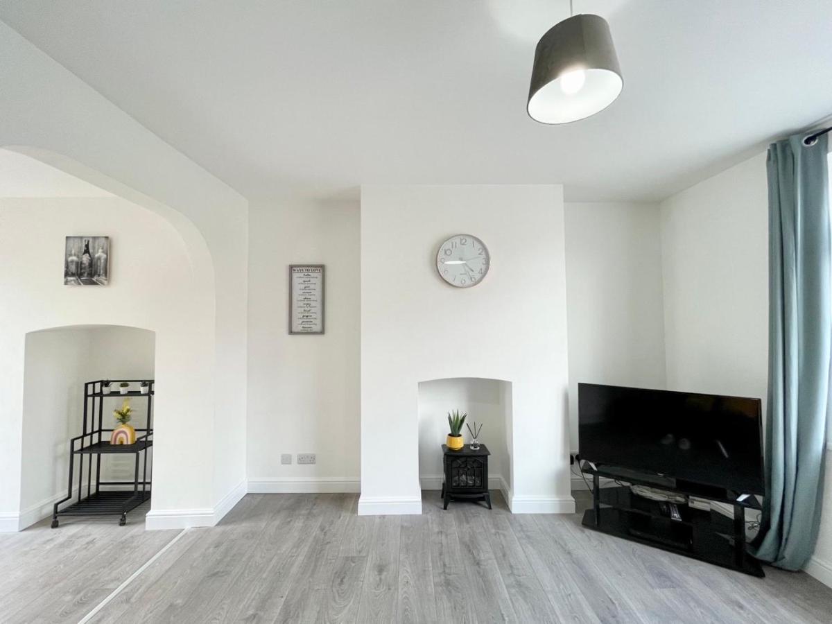 Worksop Newly Refurbished 2-Bedroom House - Housity
