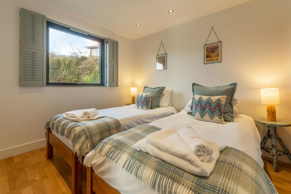 The Deck House - Housity