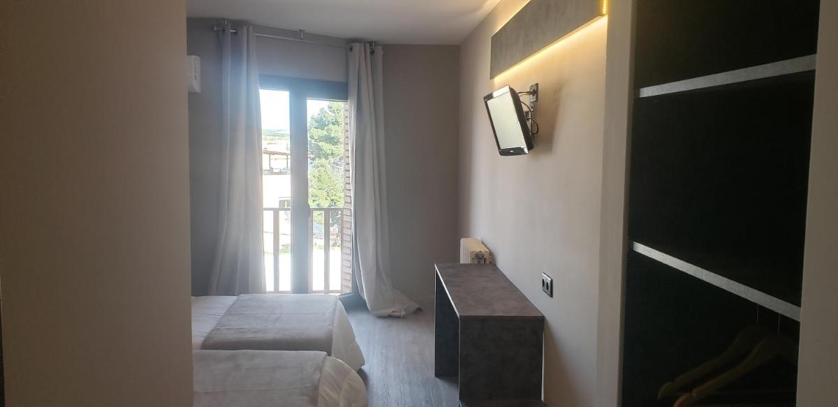 Hotel Balfagón - Housity