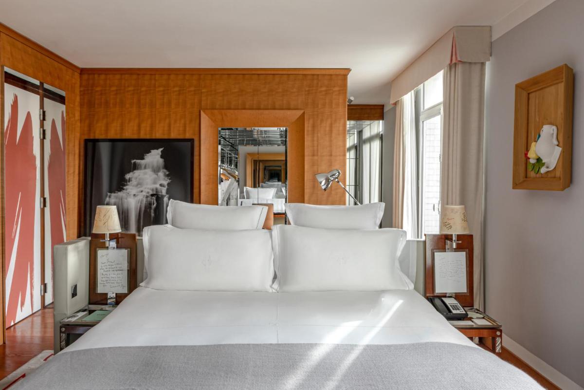 Un ou plusieurs lits dans un hébergement de l'établissement Hôtel Le Royal Monceau Raffles Paris