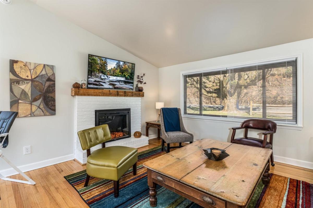 Carolina Blue Retreat - Housity