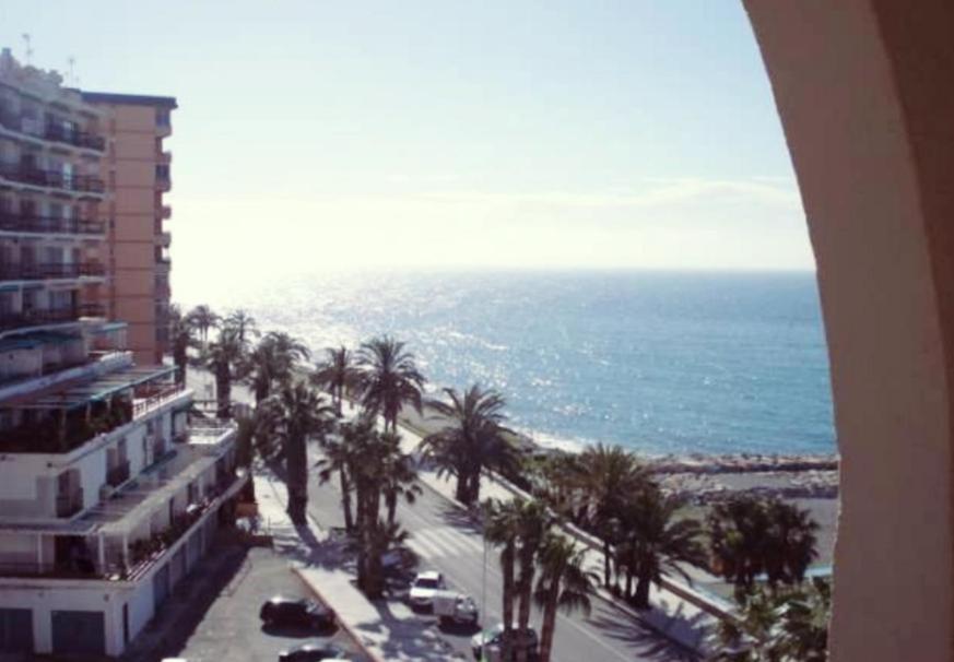 Suitetrails - Escapada romantica con vistas al mar y a la ciudad en Almunecar Granada España